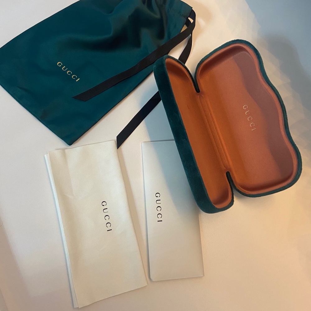 Gucci sunglasses case set